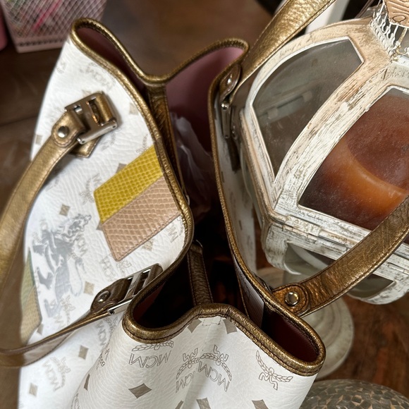 MCM Princess Lion White and Gold tote Bag with COA - Picture 6 of 16